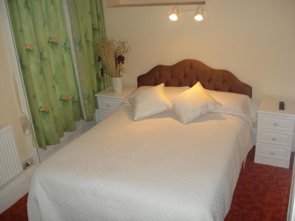 St. George Guest House 威克斯福德 外观 照片