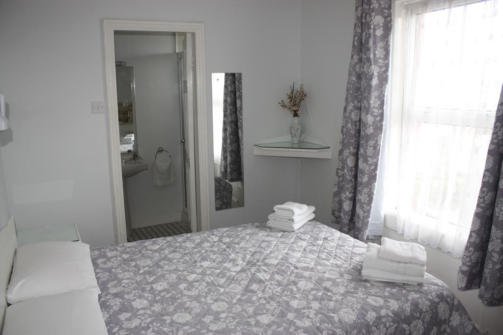 St. George Guest House 威克斯福德 外观 照片
