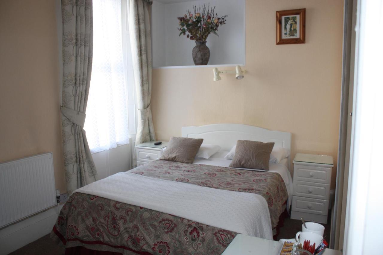 St. George Guest House 威克斯福德 外观 照片